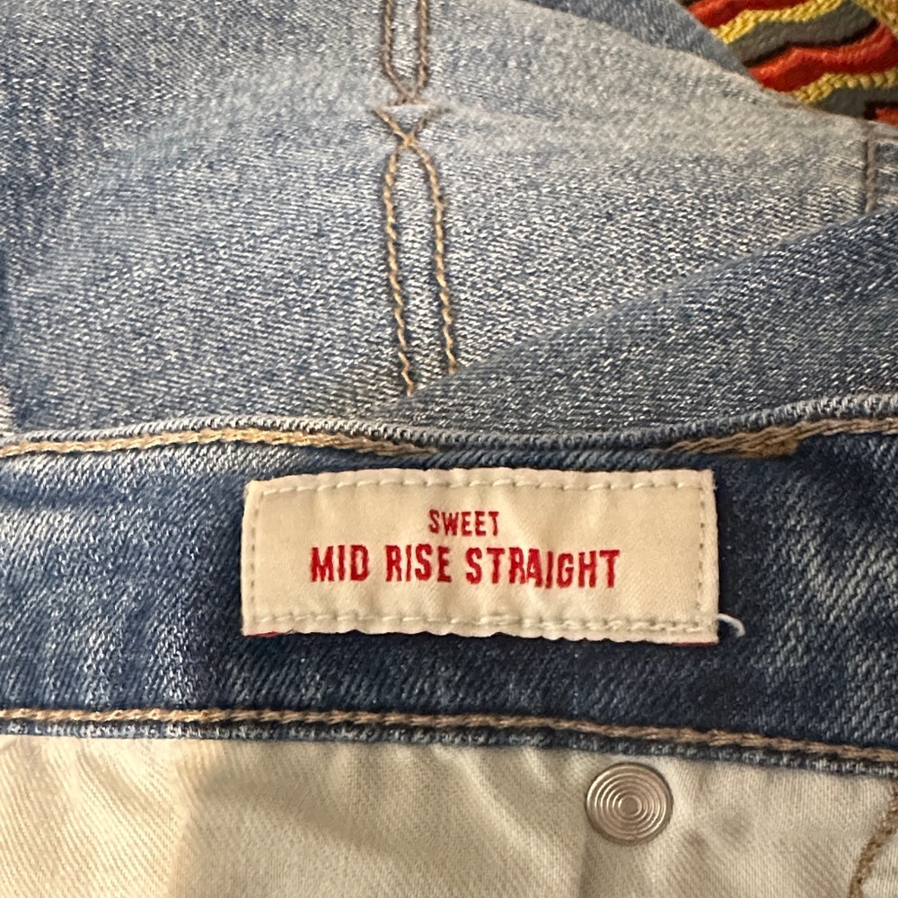 Lucky Brand Distressed straight leg Jeans. Mid rise with raw hem size 12/31 - Picture 3 of 10